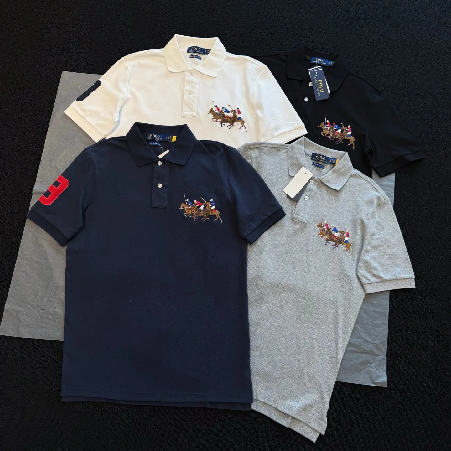 P170 Style No. RL02 (four colors) Ralph Lauren/Ralph Lauren Three Ponies embroidered logo, lapel polo shirt, T-shirt short-sleeved, fabric 100% pique cotton, imported embroidered logo on the chest, custom threaded collar, Malaysian embroidery, the highest version, suitable for business and leisure daily use! 🌘Two-button placket, laser logo pearlescent resin buttons, cuffs and hem using double-thread sewing technology, different currency versions, full set of original three-label accessories!   SIZE #S~XXL Color#Black Navy Gray White